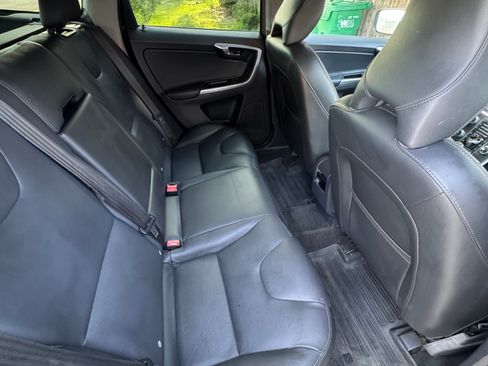 Used 2016 Volvo XC60 T5 Premier w/ Proximity Package image 5