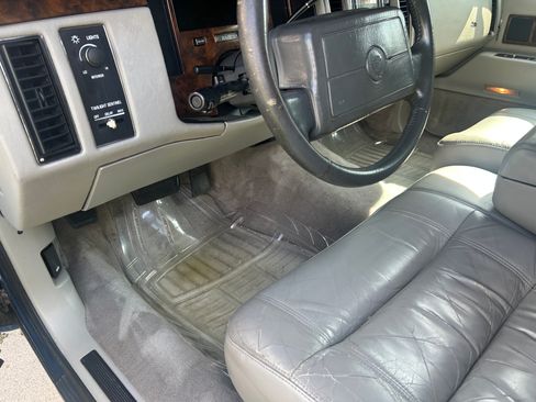 Used 1993 Cadillac Fleetwood Sedan RWD image 13