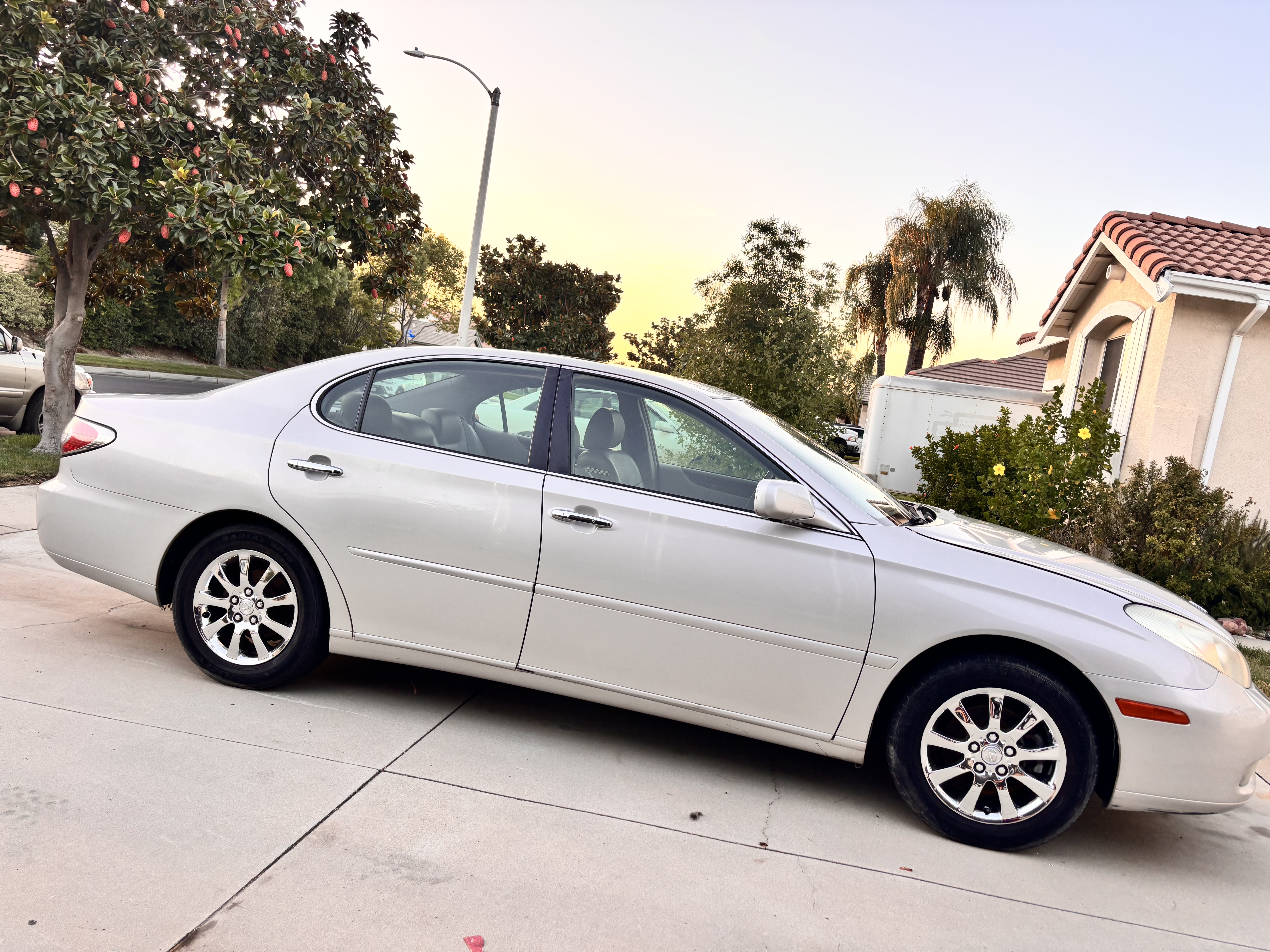 Used 2004 Lexus ES 330 FWD image 1