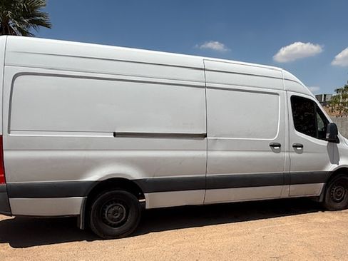 Used 2022 Mercedes-Benz Sprinter 2500 image 1