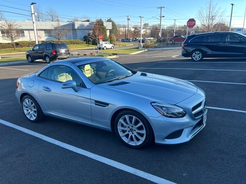 Used 2018 Mercedes-Benz SLC 300 image 4