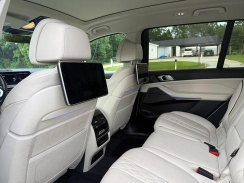 Used 2019 BMW X7 xDrive50i w/ Premium Package AWD/4WD image 6