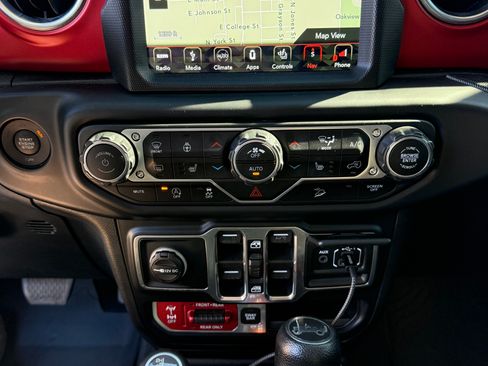 Used 2018 Jeep Wrangler Unlimited Rubicon AWD/4WD image 15
