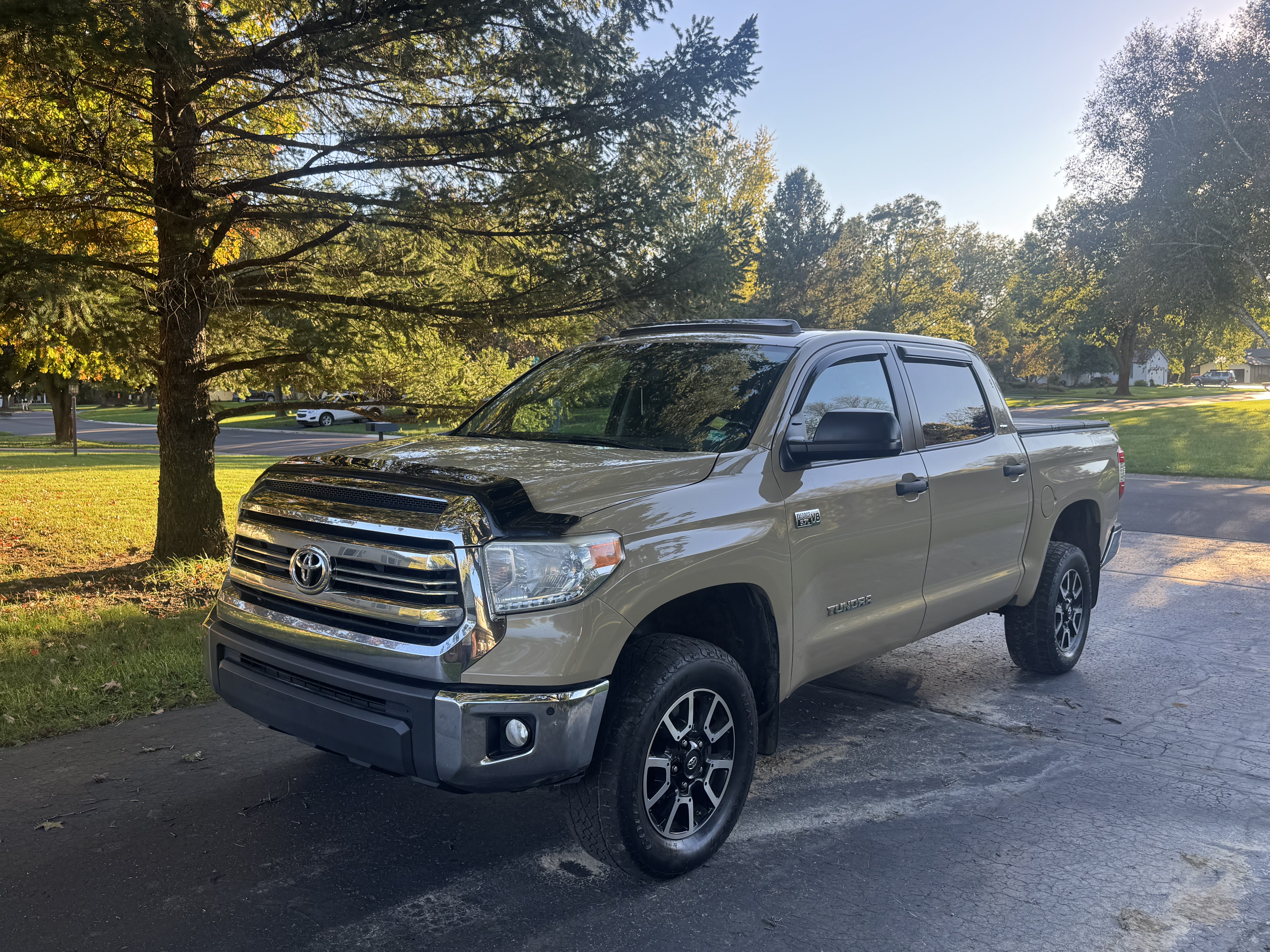 Used 2017 Toyota Tundra SR5 AWD/4WD image 1