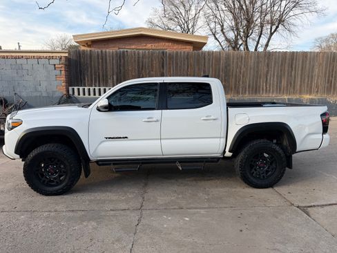 Used 2023 Toyota Tacoma TRD Off-Road w/ Technology Package image 4