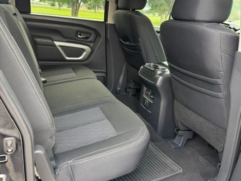 Used 2018 Nissan Titan SV w/ SV Convenience Package AWD/4WD image 6