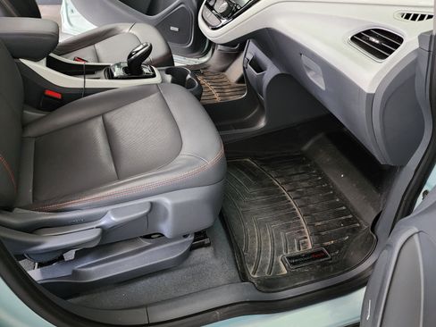 Used 2019 Chevrolet Bolt Premier w/ Infotainment Package image 14