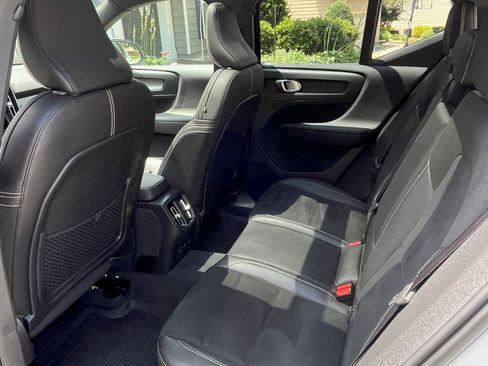 Used 2021 Volvo XC40 P8 Recharge w/ Advanced Package image 16