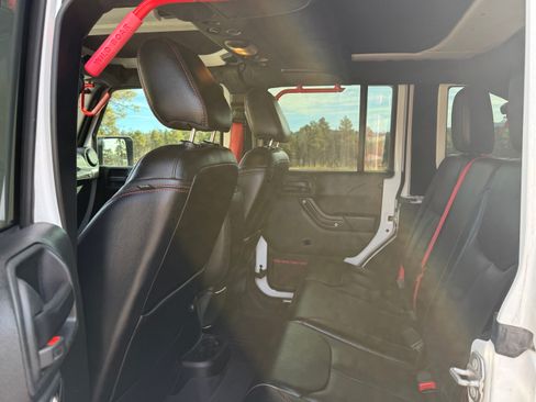 Used 2017 Jeep Wrangler Unlimited Rubicon image 10