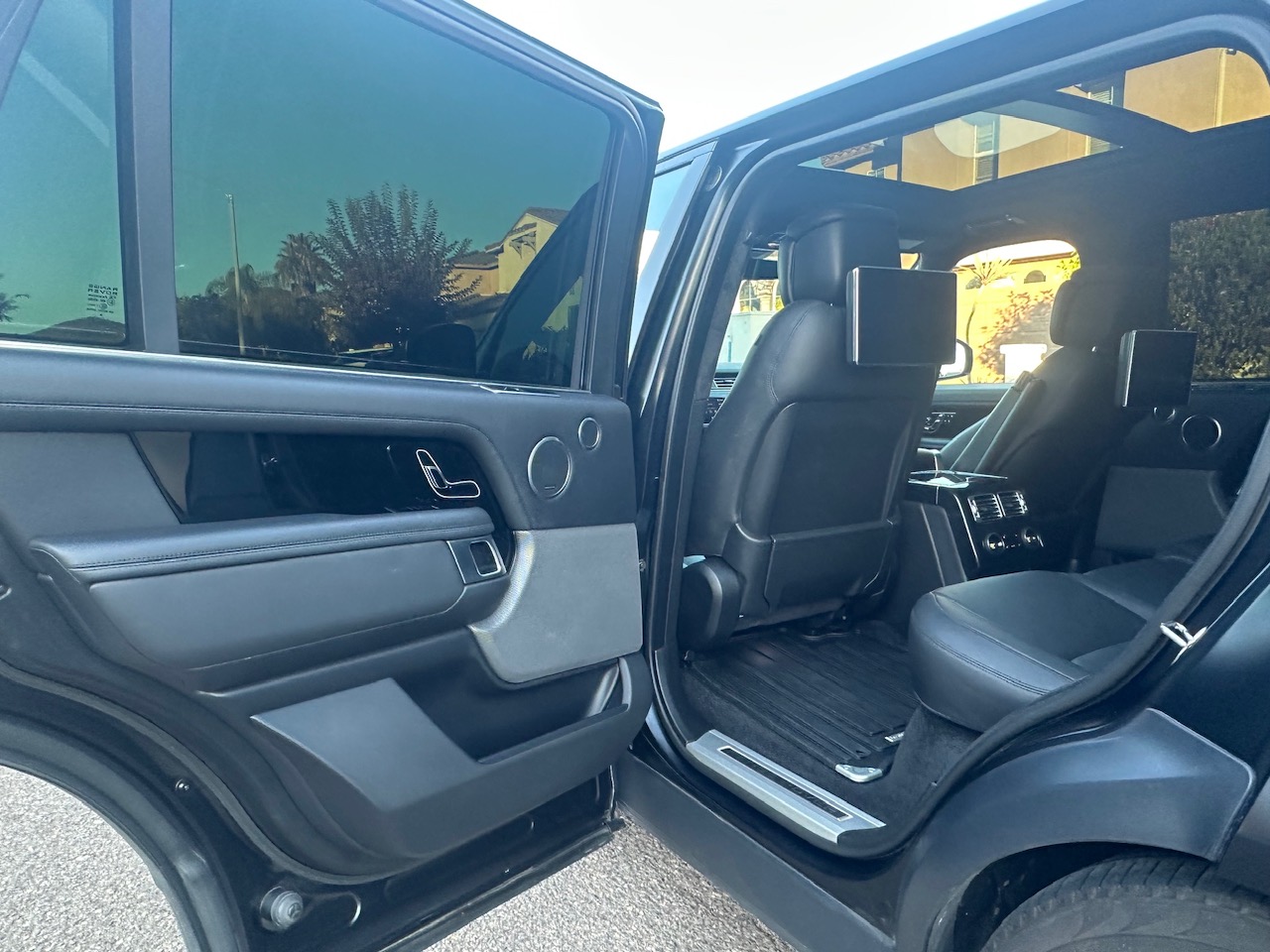 Used 2019 Land Rover Range Rover Long Wheelbase Supercharged AWD/4WD image 12
