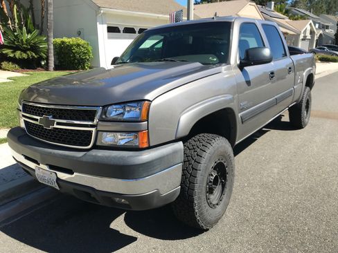 Used 2007 Chevrolet Silverado 2500 LT w/ Heavy-Duty Power Package AWD/4WD image 1