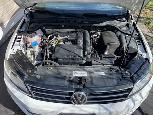 Used 2017 Volkswagen Jetta SE image 17