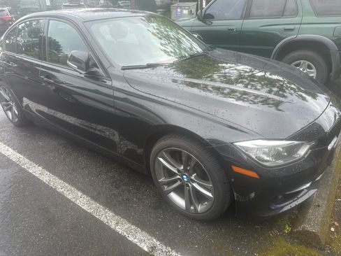 Used 2013 BMW 328i xDrive Sedan AWD/4WD image 2