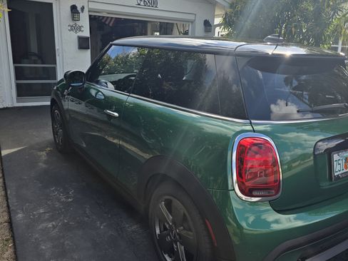 Used 2022 MINI Cooper 2-Door Hardtop image 5