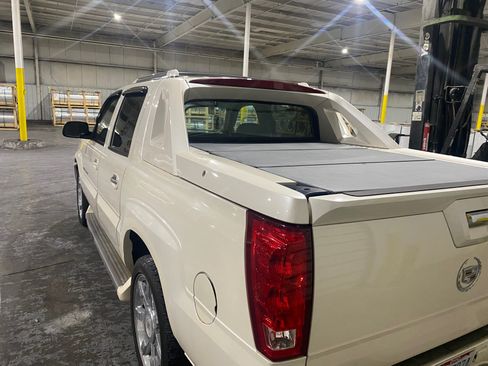 Used 2006 Cadillac Escalade EXT image 12