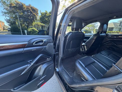 Used 2012 Porsche Cayenne Turbo AWD/4WD image 18