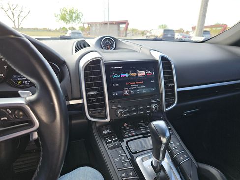 Used 2018 Porsche Cayenne Platinum Edition image 6