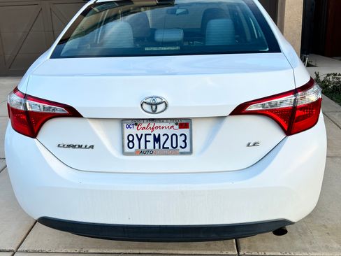 Used 2016 Toyota Corolla LE FWD image 2