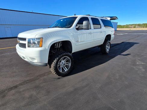 Used 2007 Chevrolet Suburban 2500 LT w/ LT Preferred Equipment Group image 1