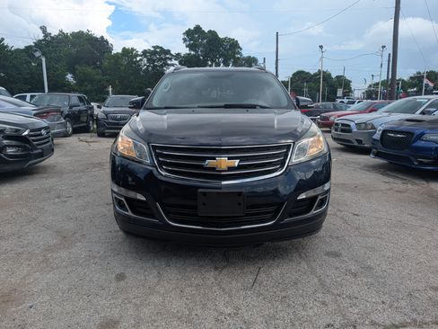 Used 2017 Chevrolet Traverse LT FWD image 1