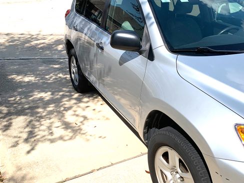 Used 2011 Toyota RAV4 2WD w/ Base L4 Extra Value Pkg image 4