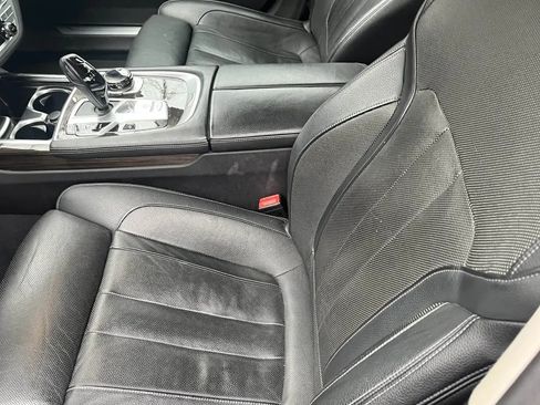 Used 2018 BMW 740i xDrive w/ Executive Package image 8