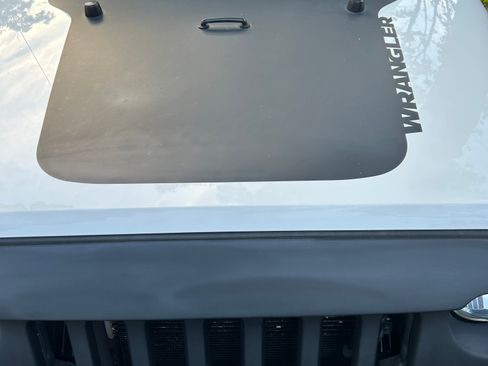 Used 2014 Jeep Wrangler Unlimited Sahara AWD/4WD image 11