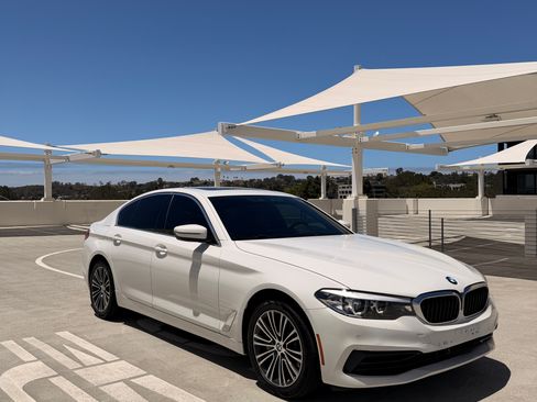 Used 2020 BMW 530i w/ Convenience Package RWD image 2