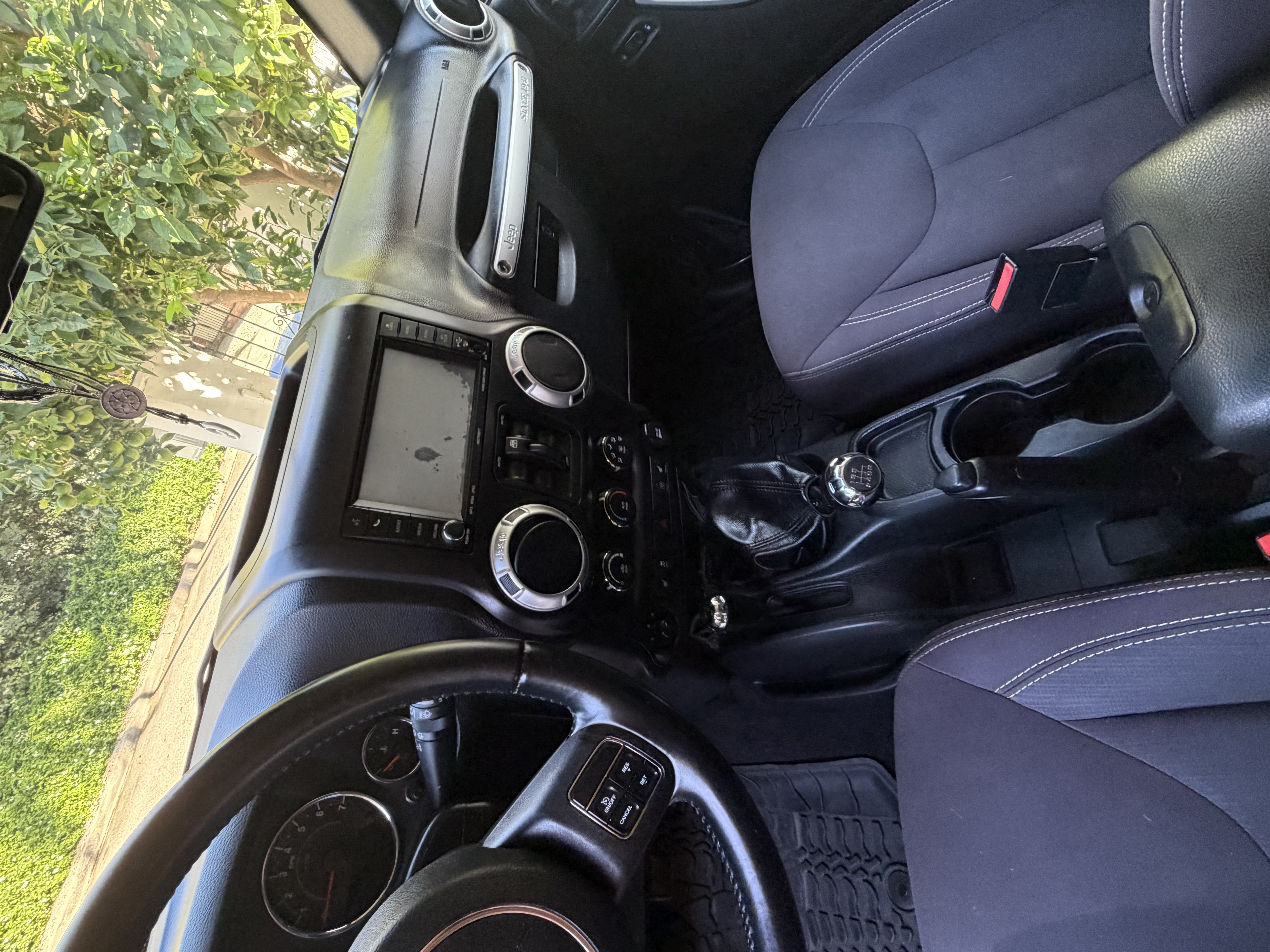 Used 2016 Jeep Wrangler Unlimited Sahara w/ Dual Top Group AWD/4WD image 8