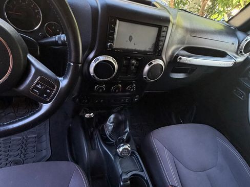 Used 2016 Jeep Wrangler Unlimited Sahara w/ Dual Top Group AWD/4WD image 8
