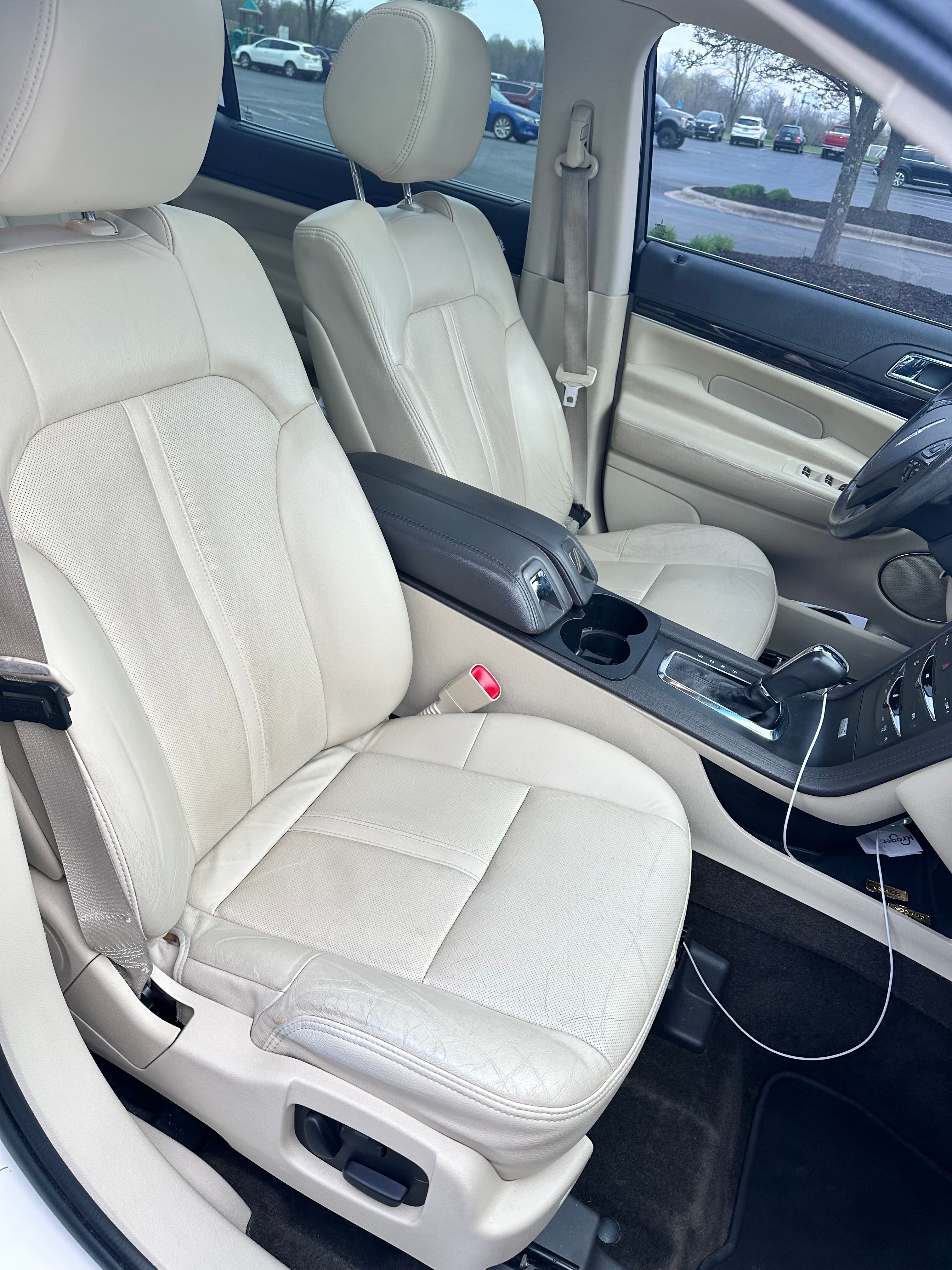 Used 2013 Lincoln MKT AWD image 11