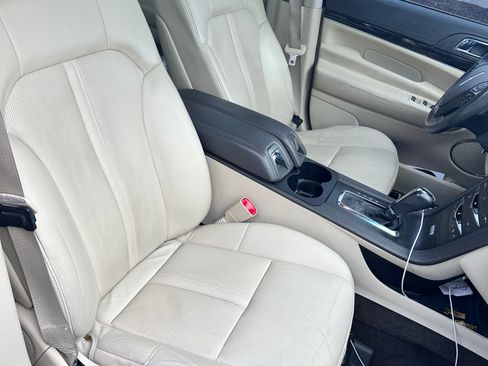 Used 2013 Lincoln MKT AWD image 11