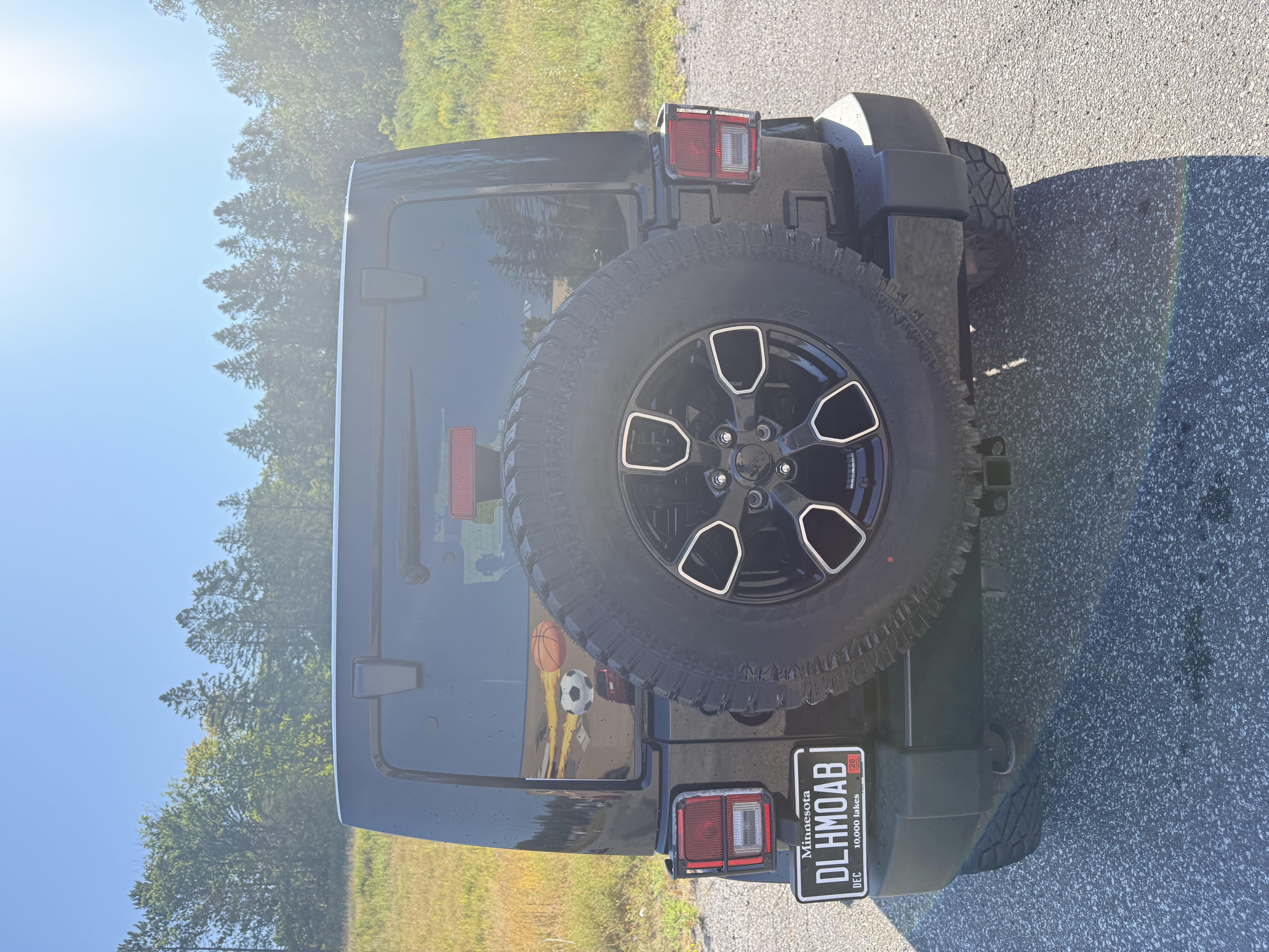 Used 2018 Jeep Wrangler Unlimited Sahara AWD/4WD image 6