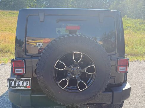 Used 2018 Jeep Wrangler Unlimited Sahara AWD/4WD image 6