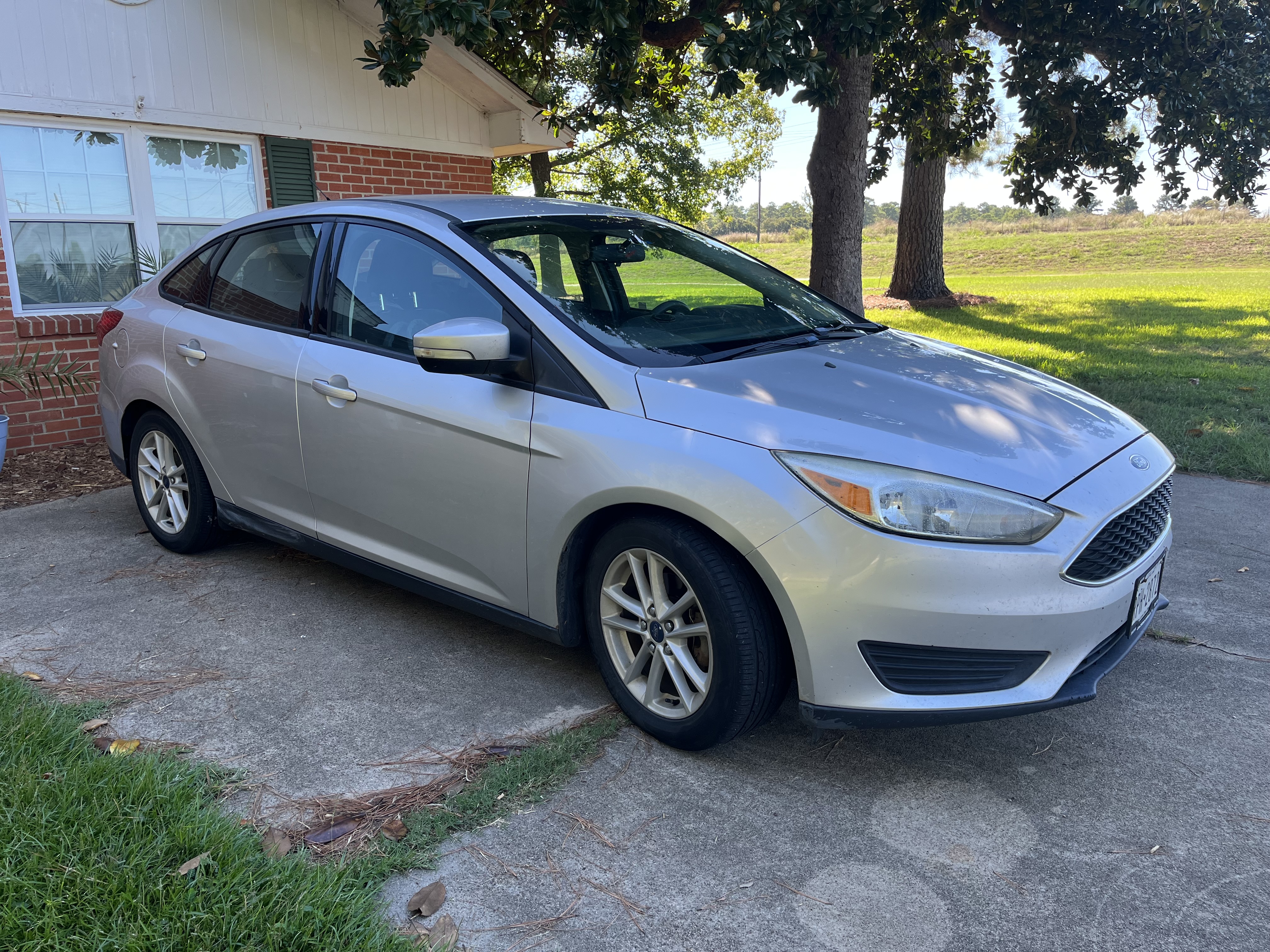 Used 2016 Ford Focus SE FWD image 1