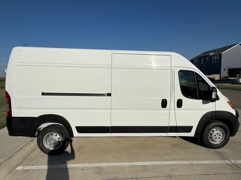 Used 2023 RAM ProMaster 2500 image 4
