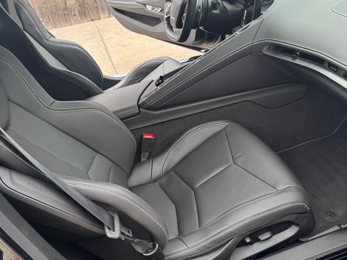 Used 2022 Chevrolet Corvette Stingray Coupe w/ Z51 Performance Package image 11