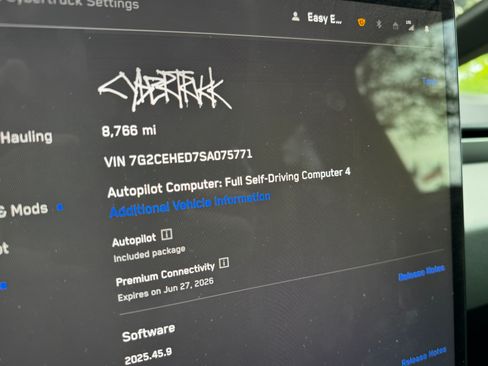 Used 2025 Tesla Cybertruck AWD Crew Cab image 14