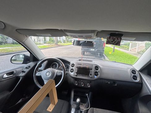 Used 2015 Volkswagen Tiguan S FWD image 6