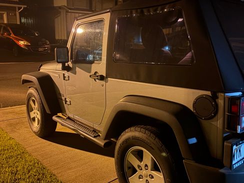 Used 2017 Jeep Wrangler Sport w/ Quick Order Package 24S AWD/4WD image 4