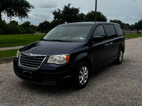 Used 2008 Chrysler Town & Country LX FWD image 1