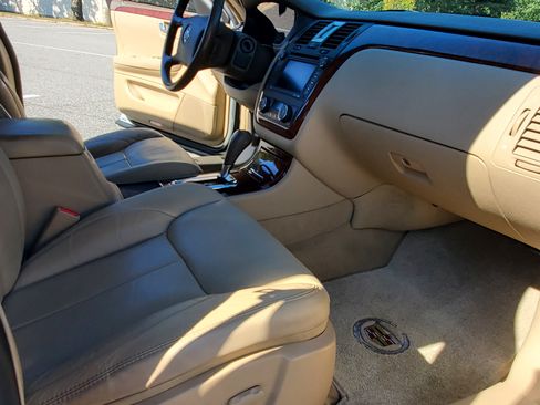 Used 2006 Cadillac DTS w/ Sun And Navigation Package image 9