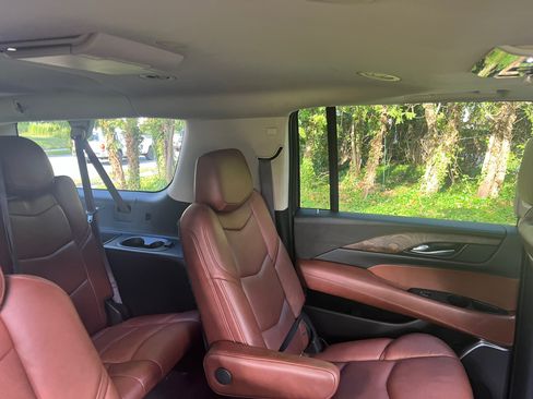 Used 2017 Cadillac Escalade ESV Luxury image 10