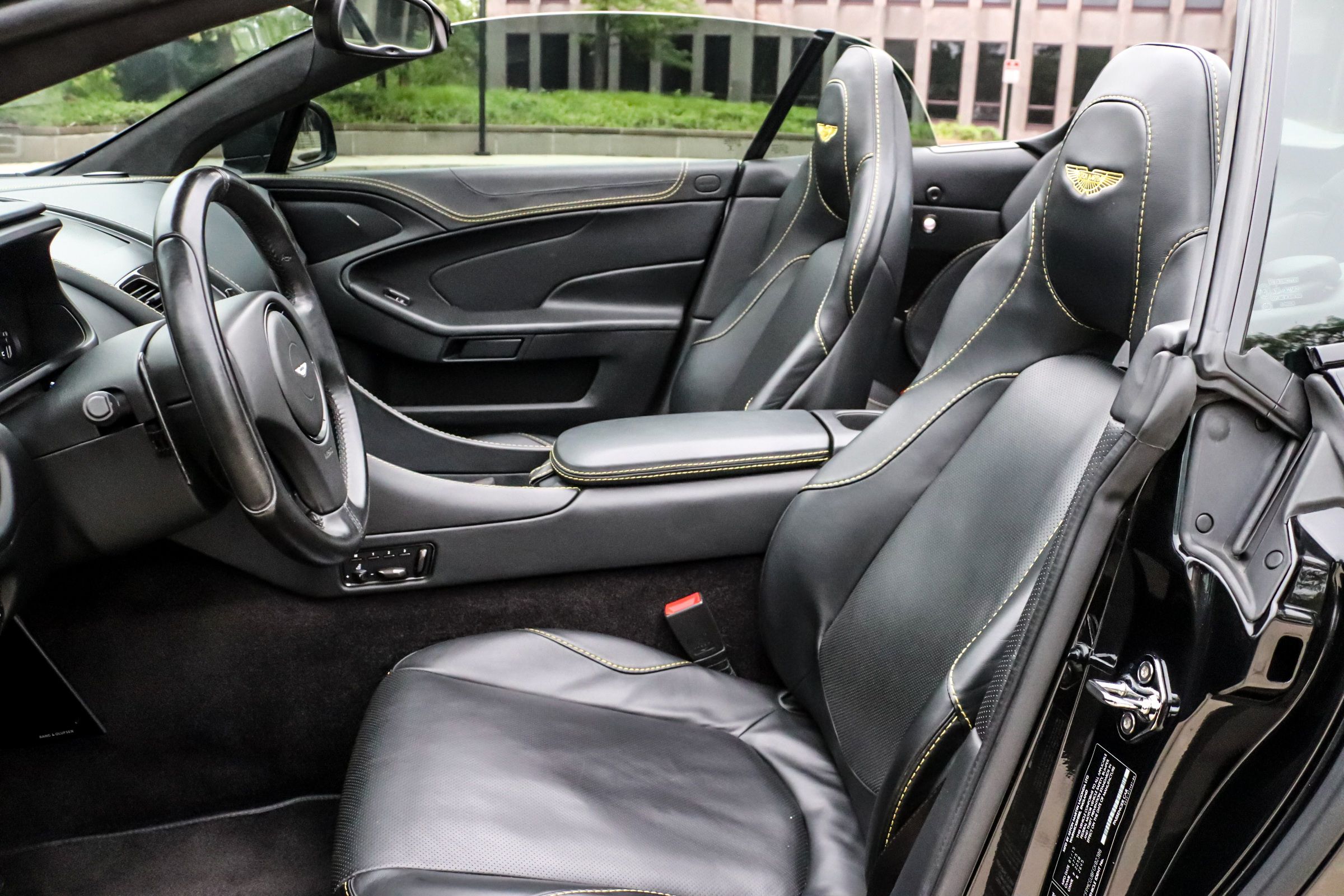 Used 2015 Aston Martin Vanquish Volante RWD image 22