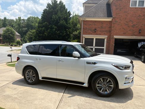 Used 2022 INFINITI QX80 Luxe w/ Cargo Package RWD image 2
