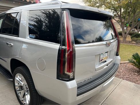 Used 2019 Cadillac Escalade Premium Luxury image 5