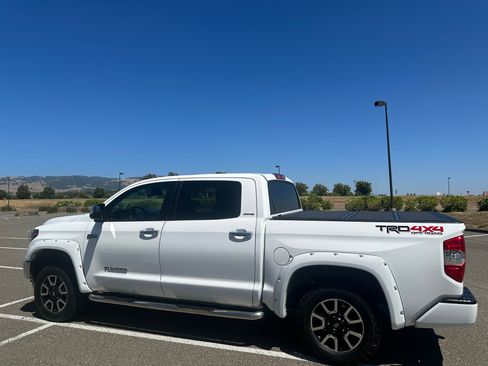 Used 2019 Toyota Tundra Limited w/ Limited Premium Package AWD/4WD image 5