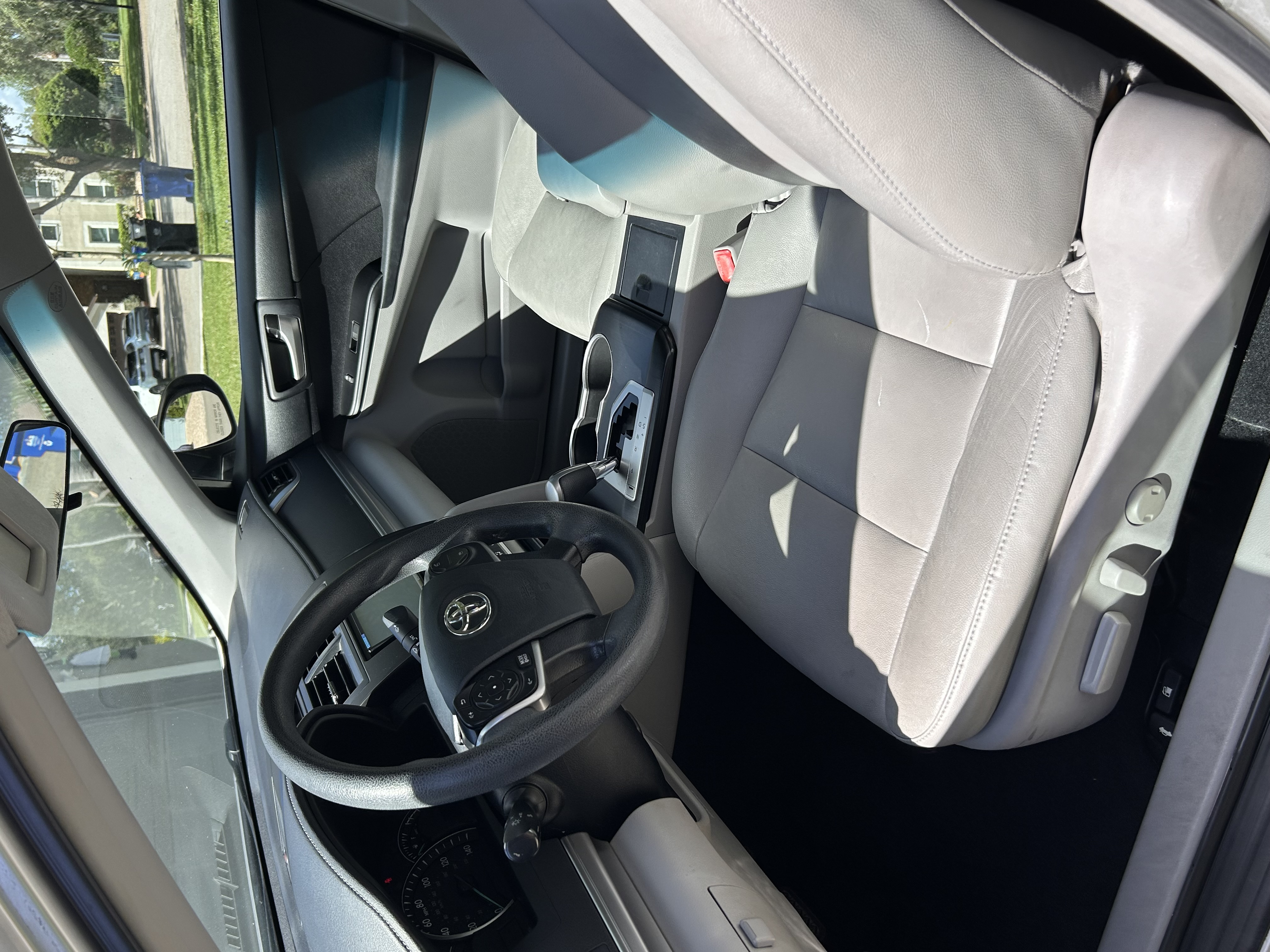 Used 2012 Toyota Camry LE FWD image 8
