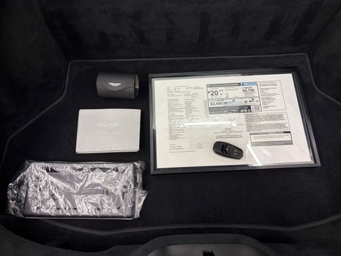 Used 2020 Aston Martin V8 Vantage Coupe image 28