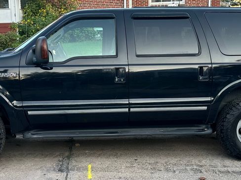 Used 2004 Ford Excursion Limited image 2